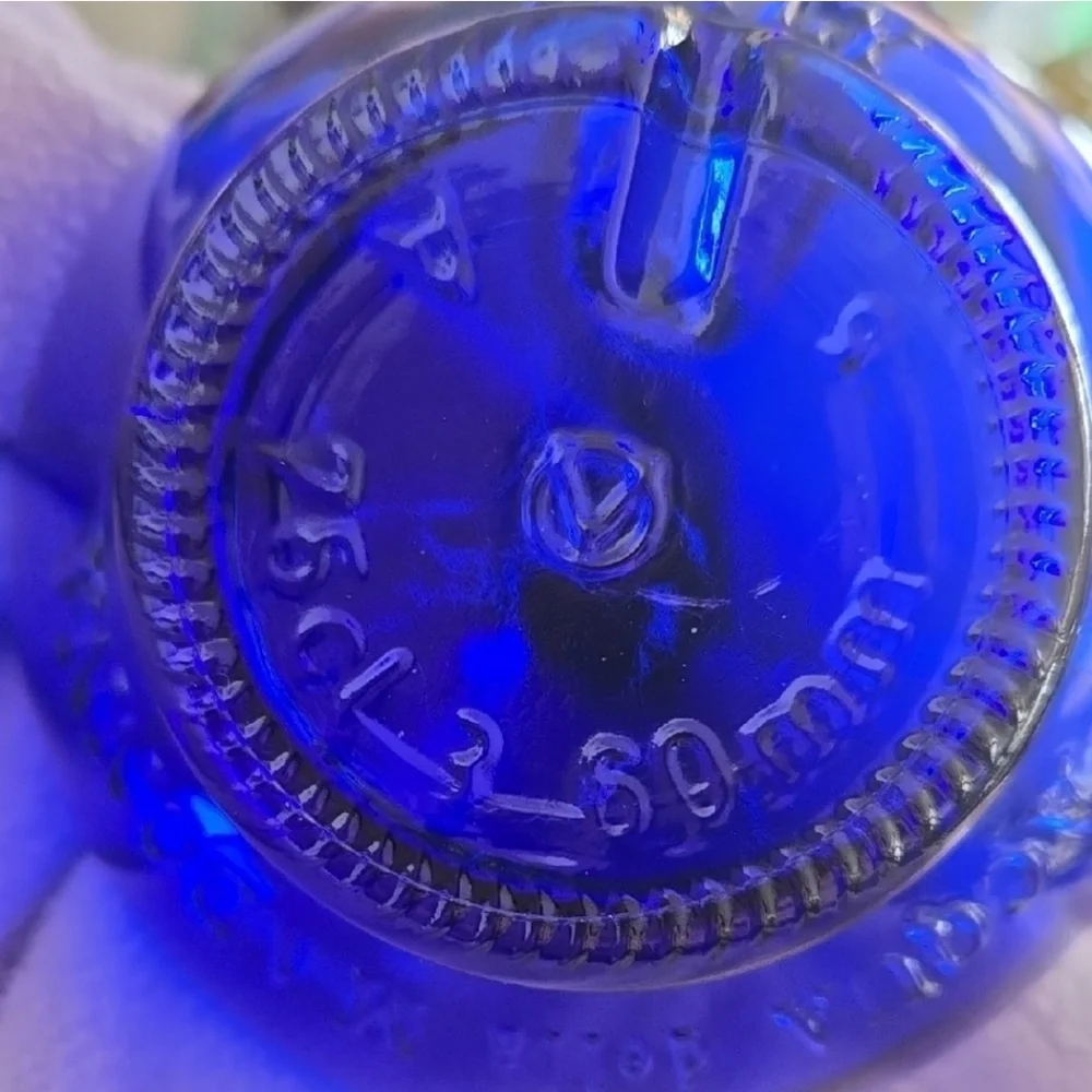 Elegant Blue Cobalt Glass Vase - Picture 4 of 8